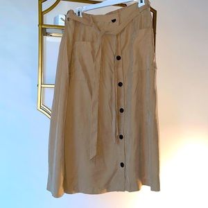 Tan skirt perfect for a causal day out or work! Size L